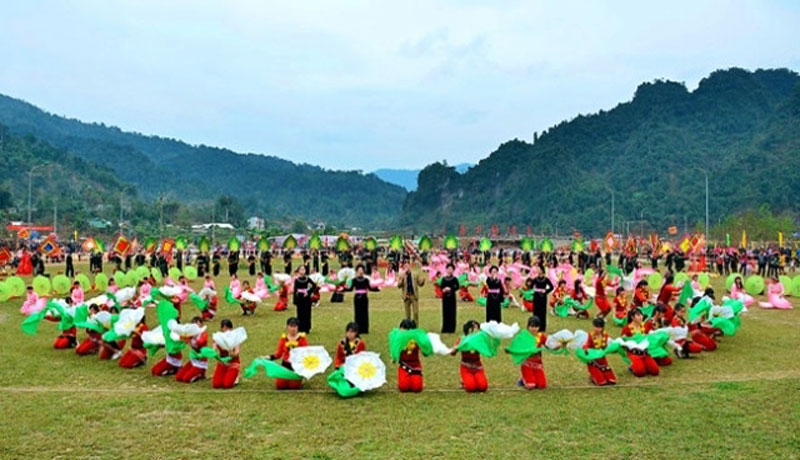 Promoting dissemination of ethnic folk song and dance preservation